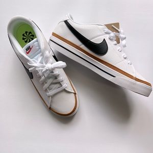 Woman’s Nike Court Legacy size 10.5